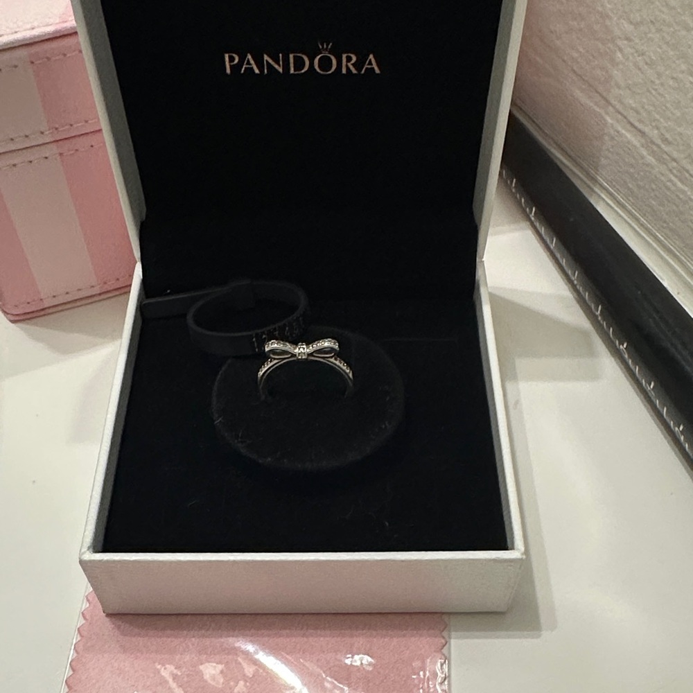 Pandora Silver Sparkling Bow Ring